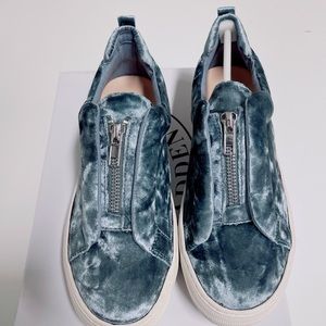 Steve Madden special edition Gnarly In Grey Velvet sneakers /NWB